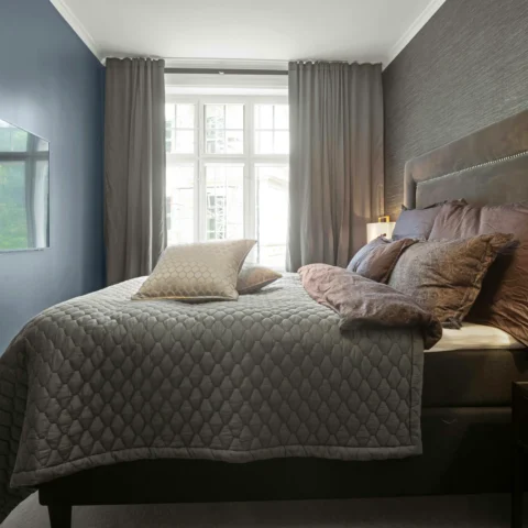 Dormitorio acogedor en tonos azul y gris